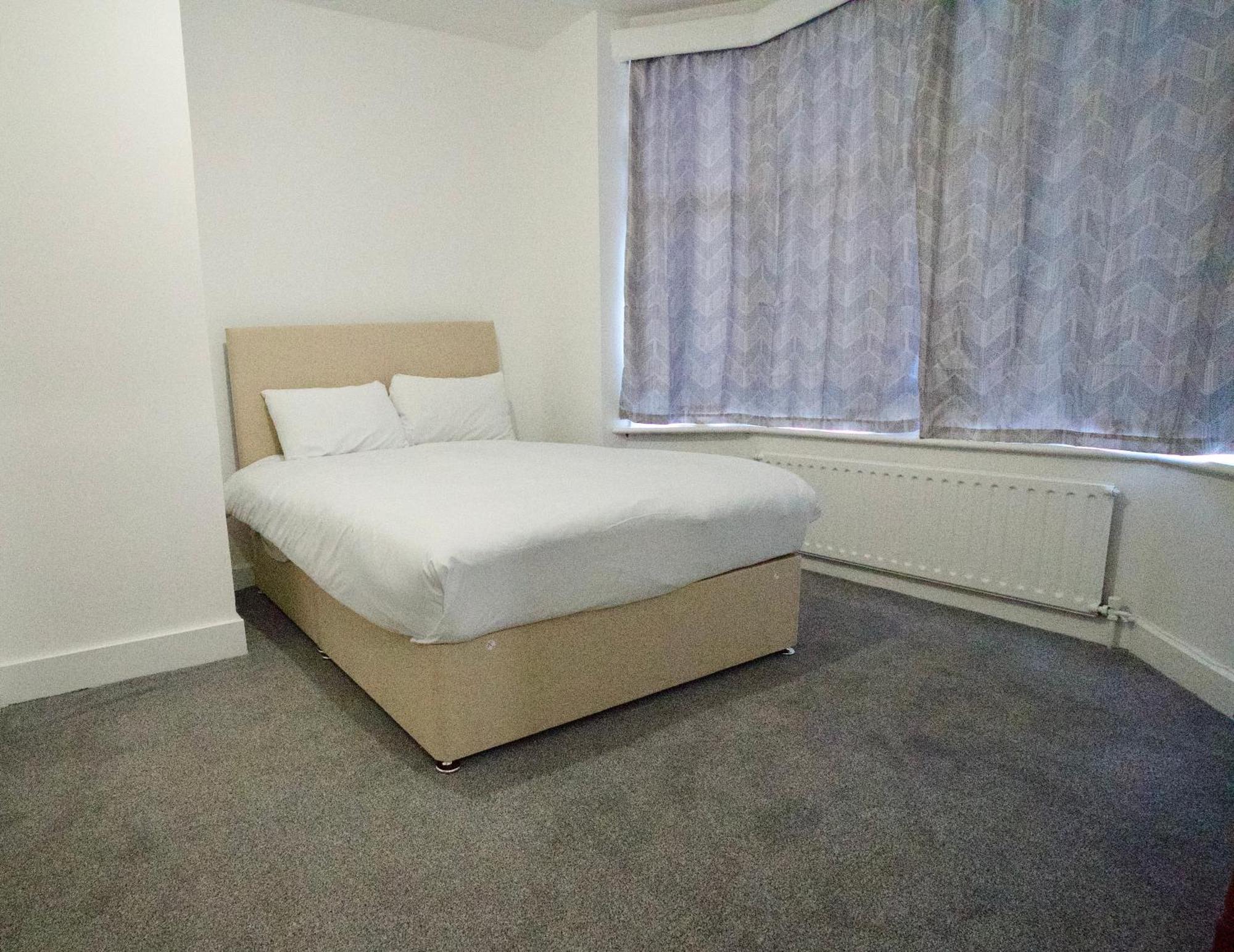 Gatwick Birchwood Lodge With Holiday Parking Horley Extérieur photo