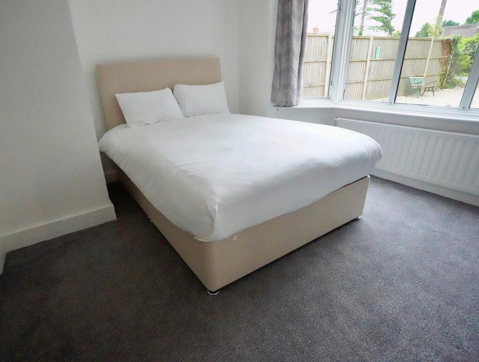 Gatwick Birchwood Lodge With Holiday Parking Horley Extérieur photo