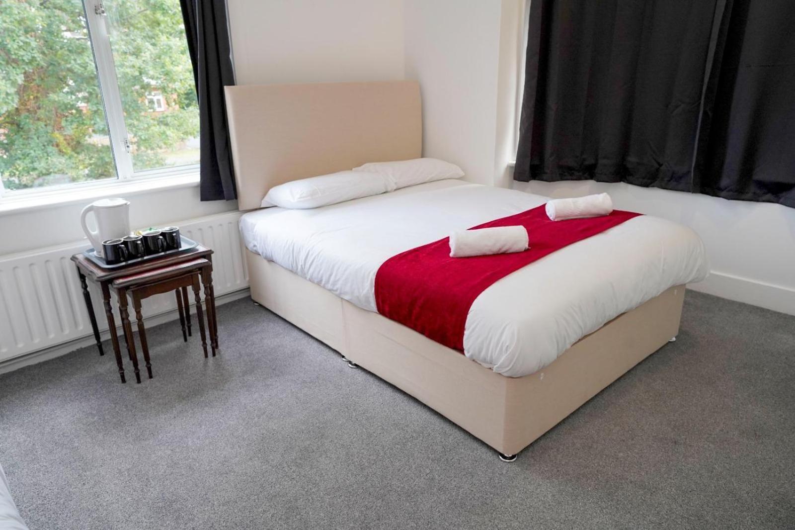Gatwick Birchwood Lodge With Holiday Parking Horley Extérieur photo