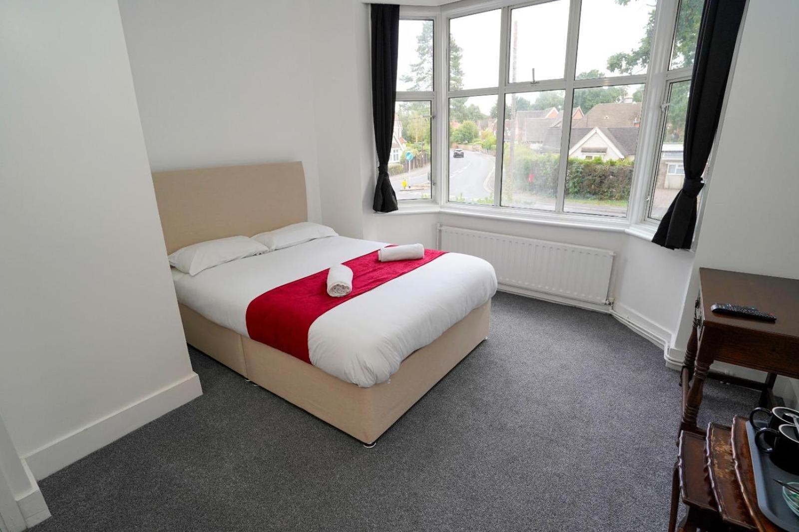 Gatwick Birchwood Lodge With Holiday Parking Horley Extérieur photo