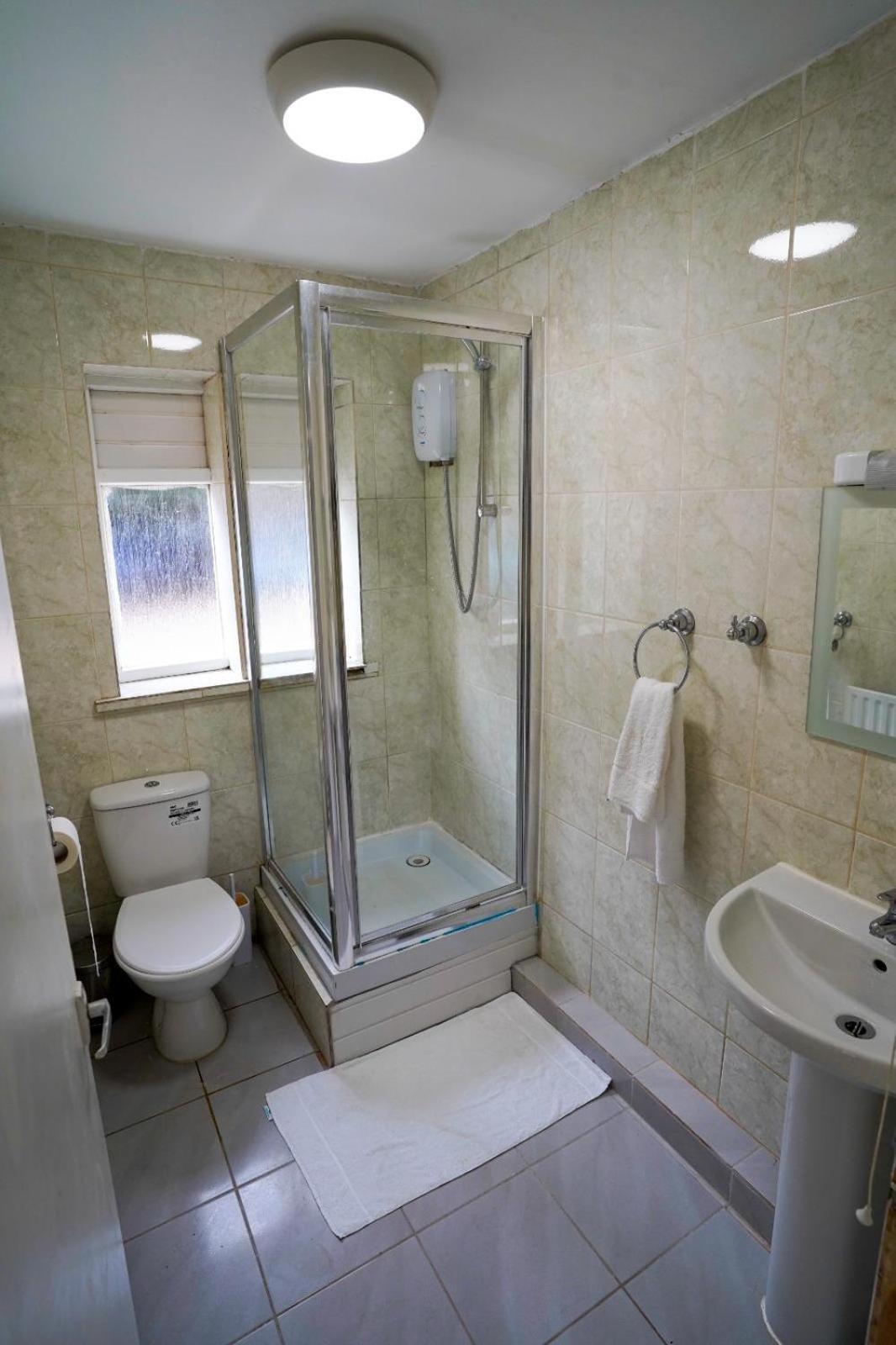 Gatwick Birchwood Lodge With Holiday Parking Horley Extérieur photo